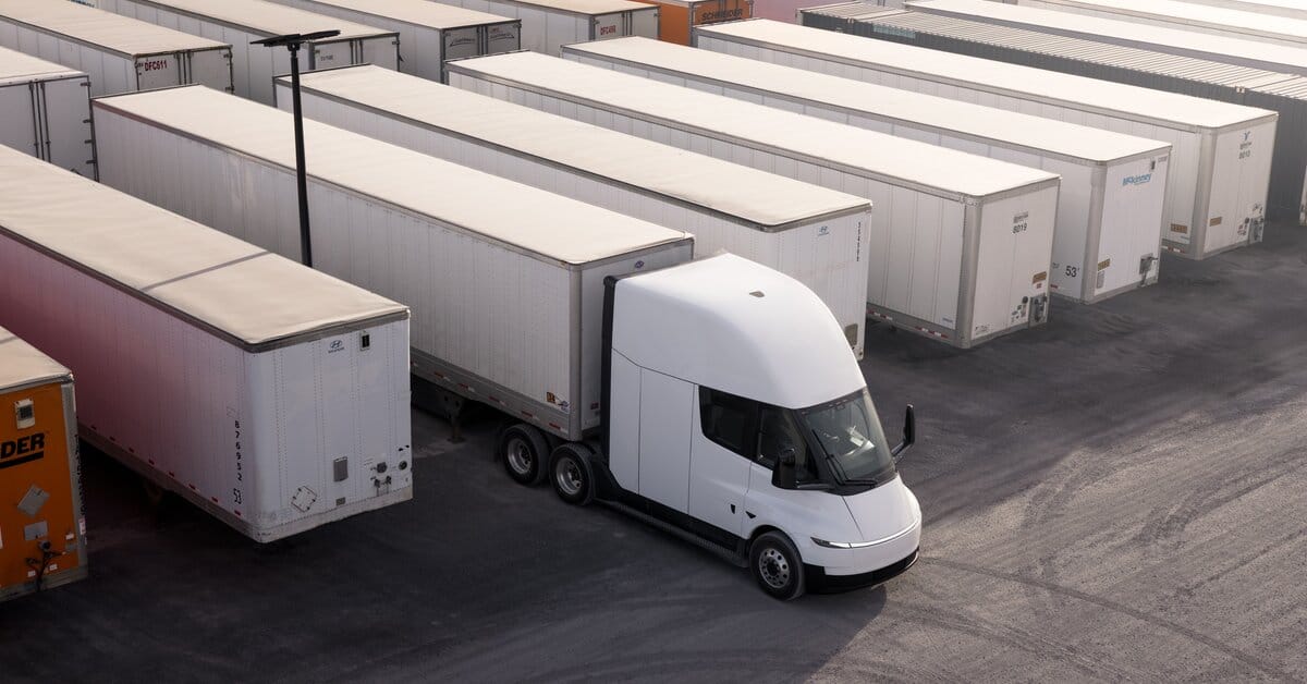 Einride Commits to 500 Tesla Semis in Largest Public Tesla Semi Deployment